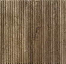 Drevený panel s vertikálnymi drážkami