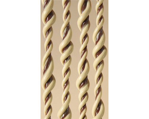 Detailný záber štyroch krútených káblov