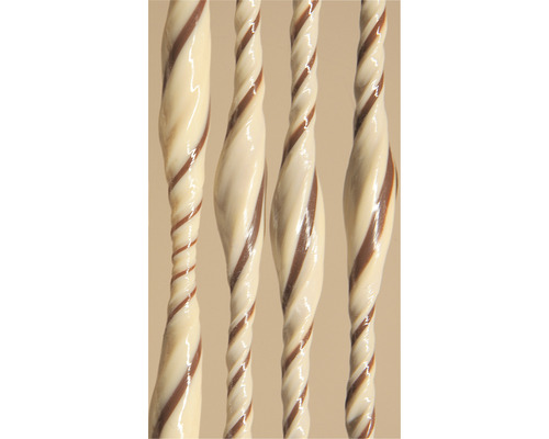 Detailný záber na štyri stočené tyče.