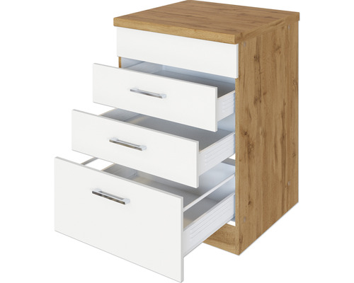 Komoda s tromi otvorenými zásuvkami vo vzhľade dreva