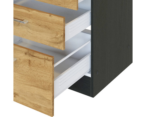 Skrinka so zásuvkami v dizajne dreva a otvoreným výsuvom