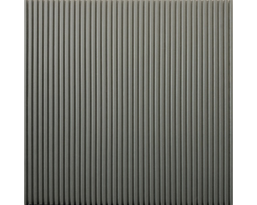 Nástenný panel s vertikálnymi drážkami