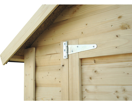 Detailný pohľad na drevenú búdu s T-závesom na dverách