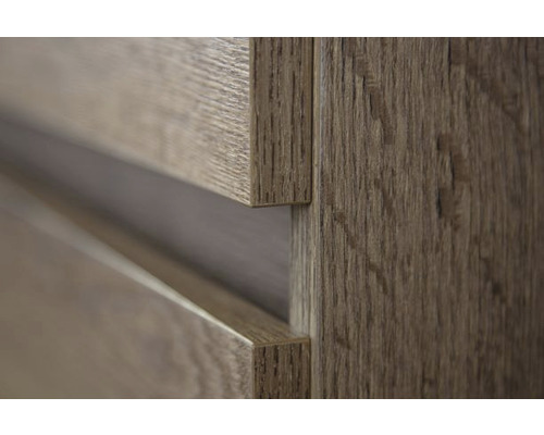 Detailný záber dreveného nábytku so zásuvkami