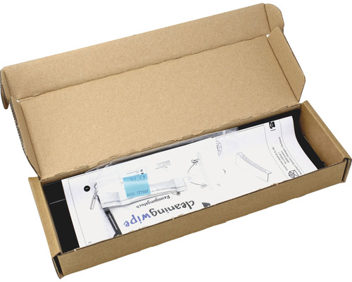 Otvorená kartónová krabica s čistiacou utierkou a montážnym návodom