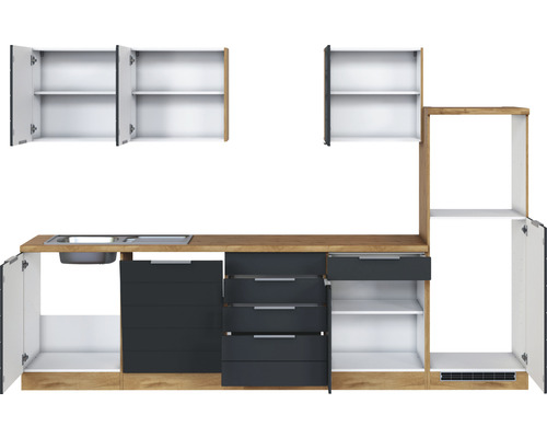 Kuchynská linka s drezom, zásuvkami a otvorenými skrinkami