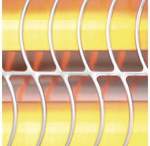 Detailný pohľad na radiátor s rebrovanou konštrukciou.