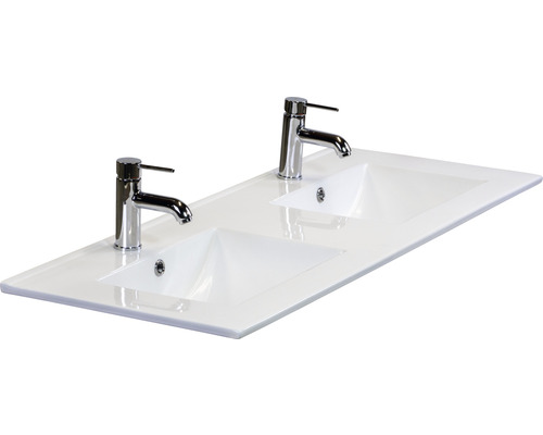 Dvojité umývadlo s dvomi vodovodnými batériami