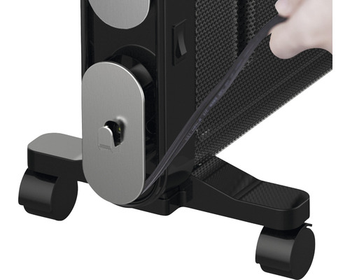 Detailný pohľad na elektrický radiátor s kolieskami a priehradkou na kábel