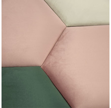 Detail viacfarebných, šesťhranných látkových panelov