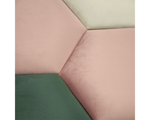 Detail viacfarebných, šesťhranných látkových panelov