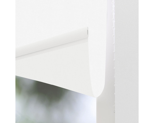 Detail bielej okenné rolety