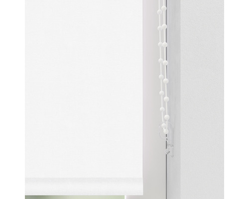 Biele okenné rolety s ovládacou retiazkou