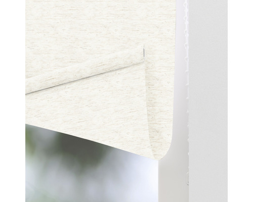 Detailný pohľad na roletu na okne