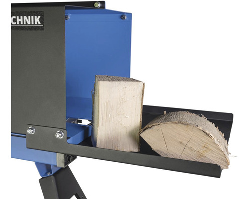 Štiepačka dreva s kusmi dreva