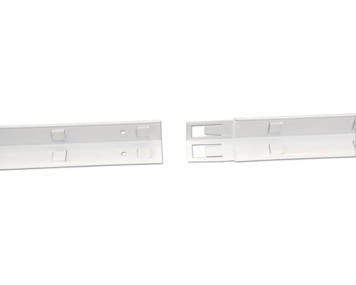 Detailný pohľad na kovovú regálovú lištu s montážnymi otvormi