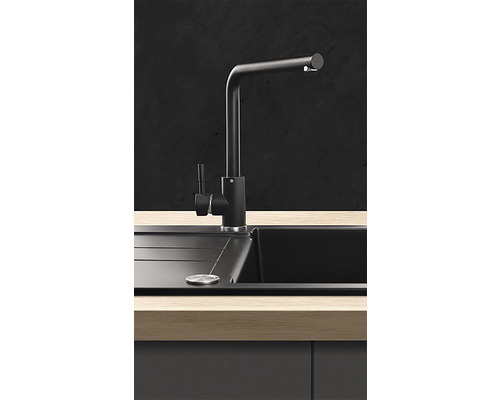 Kuchynská batéria v dreze.