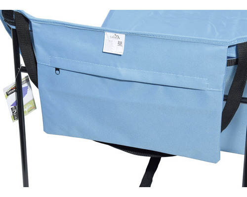 Detailný pohľad na svetlomodrú tašku na kempingovú stoličku so zipsom