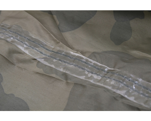 Detailný pohľad na plachtu stanu s tesnením švov