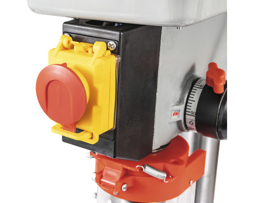 Detail vŕtačky s núdzovým vypínačom a regulátorom otáčok