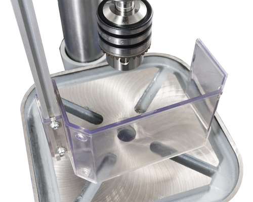 Stojanová vŕtačka s priehľadnou ochranou proti trieskam