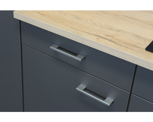 Detail spodnej skrinky s pracovnou doskou a zásuvkami