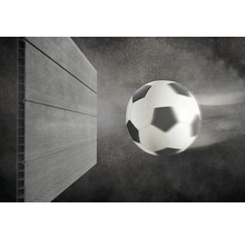 Obklad fasády a futbalová lopta