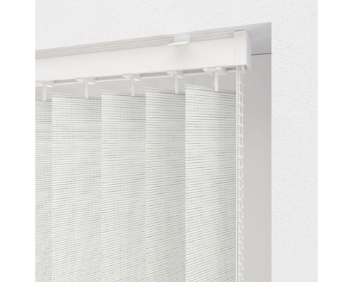 Vertikálna žalúzia na okne s ovládacou retiazkou