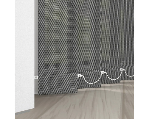 Látková vertikálna žalúzia v izbe