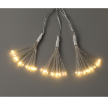 Tri zhluky svetelných reťazí s niekoľkými teplými bielymi LED svetlami