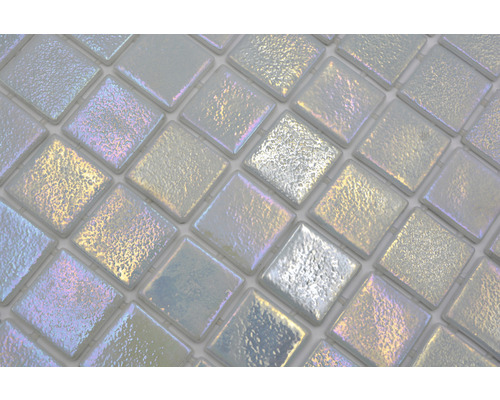 Detail štvorcových sklenených mozaikových dlaždíc