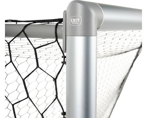 Detailný pohľad na futbalovú bránku EXIT Toys so sieťou a strieborným rámom