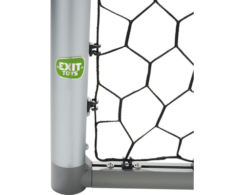 Detailný záber futbalovej bránky so sieťou a logom Exit Toys.