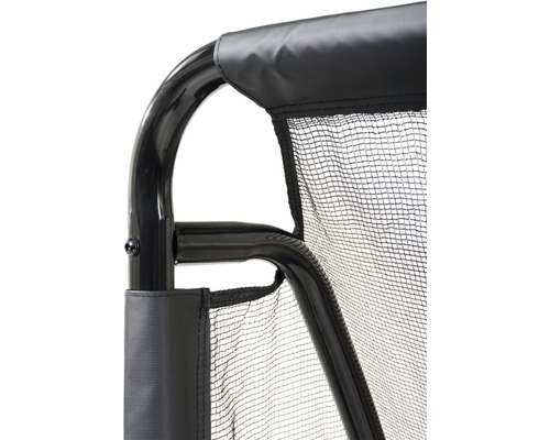 Detail športovej siete s čiernym rámom