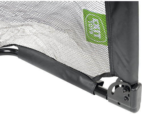 Detailný pohľad na detskú cestovnú postieľku so sieťou a logom EXIT