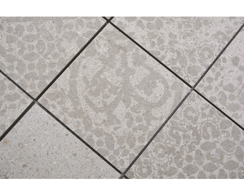 Dlaždice so vzorom a škárami