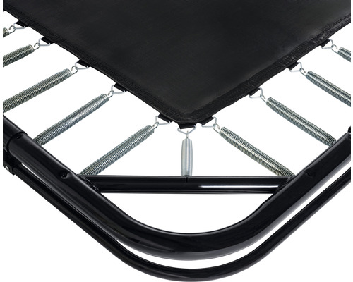 Detail trampolíny s pružinami a rámom