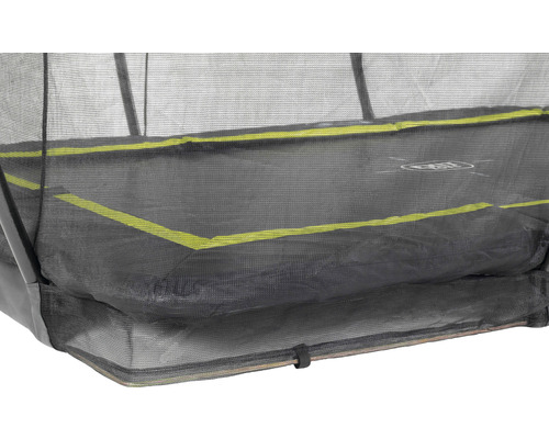 Detailný záber trampolíny s ochrannou sieťou