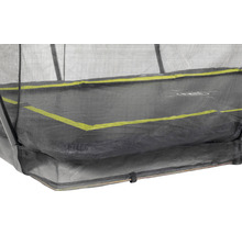 Detail obdĺžnikovej trampolíny s bezpečnostnou sieťou