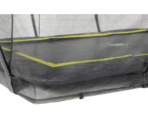 Detail obdĺžnikovej trampolíny s bezpečnostnou sieťou