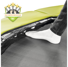 Detailný záber trampolíny so systémom ochrany nôh a logom EXIT Toys.