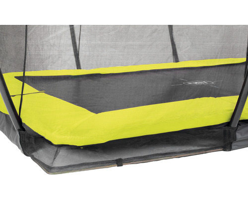 Detail záhradnej trampolíny s bezpečnostnou sieťou