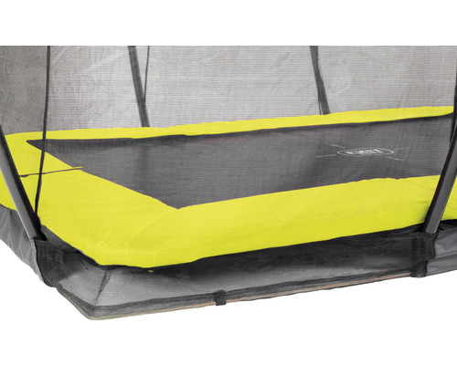 Detailný pohľad na záhradnú trampolínu s ochrannou sieťou