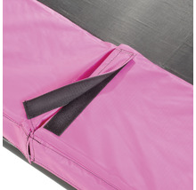 Detailný záber ochranného krytu okraja trampolíny so suchým zipsom