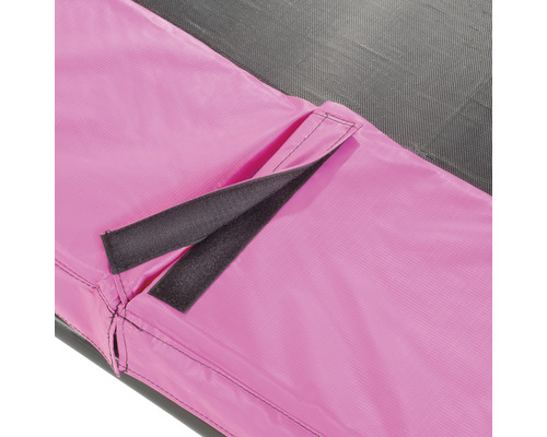 Detailný záber ochranného krytu okraja trampolíny so suchým zipsom