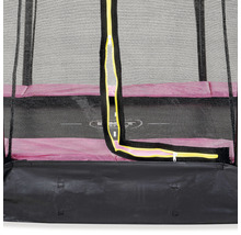 Detailný záber trampolíny s bezpečnostnou sieťou a zipsom