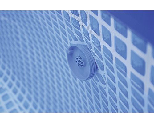 Detail odtoku bazéna s mriežkou