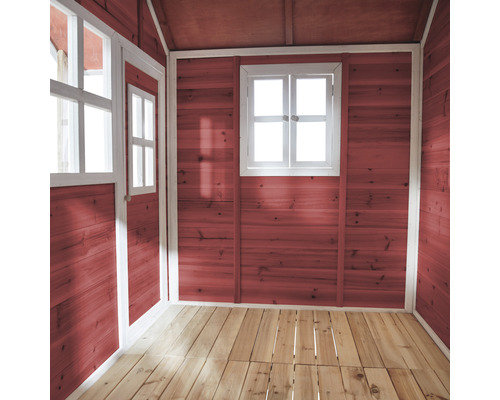 Interiér dreveného domčeka na hranie s oknom a drevenou podlahou