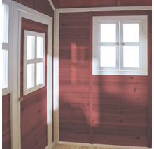 Vnútorný pohľad na drevený dom s oknom a dverami