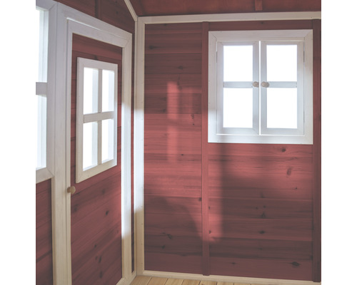 Vnútorný pohľad na drevený dom s oknom a dverami